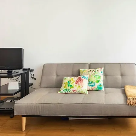 شقة Welcoming Flat In 50 M² Free Parking بايونا